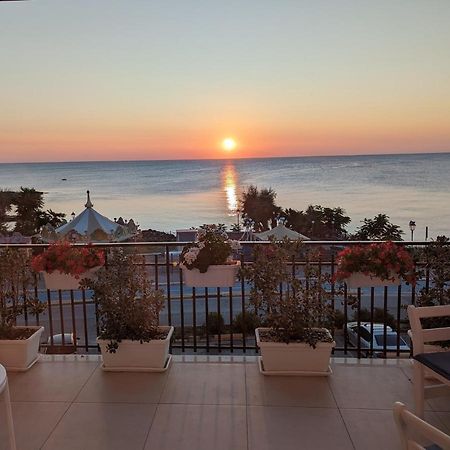 Hotel Dimora Alba Sul Mare Trani Zewnętrze zdjęcie